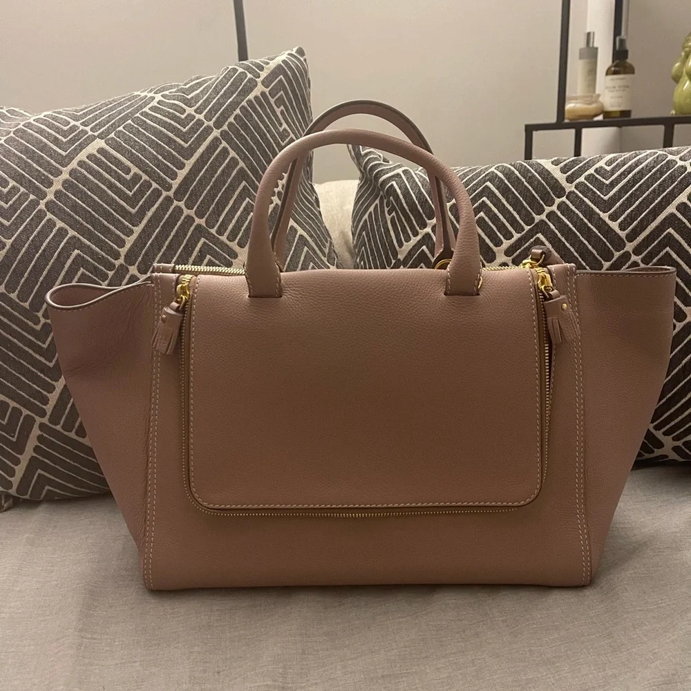 𝐀𝐧𝐲𝐚 𝐇𝐢𝐧𝐝𝐦𝐚𝐫𝐜𝐡 𝐏𝐮𝐫𝐬𝐞 - Picture 4 of 13